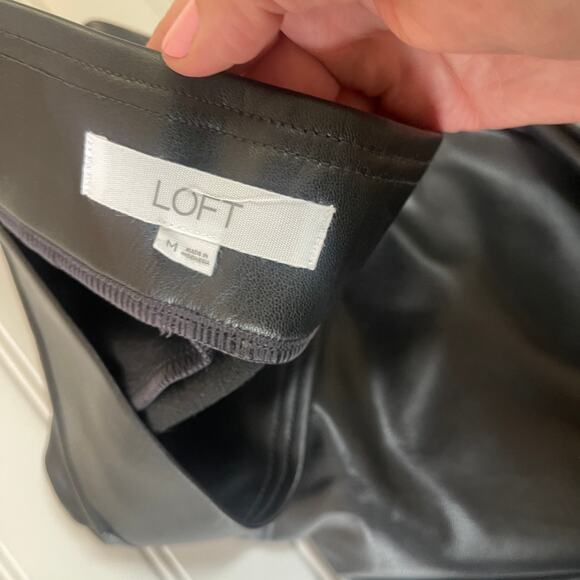 Ann Taylor LOFT Faux Leather Pull On Leggings Elastic Waist Chic Womens Medium - Picture 2 of 6